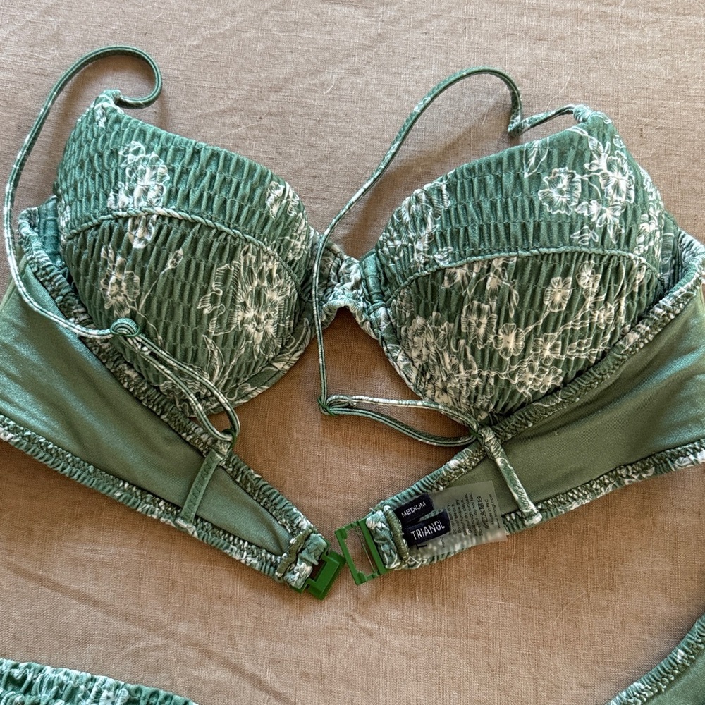 Triangl Bikini Set - Picture 4 of 4